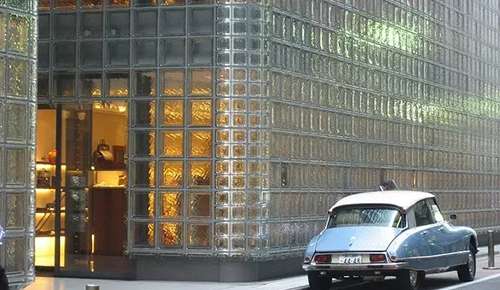 國外專賣店室外幕墻